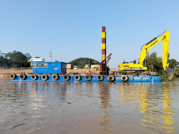 挖掘機浮船